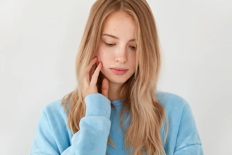 Infographic showing six common causes of TMJ disorder including bruxism, jaw misalignment, and stress