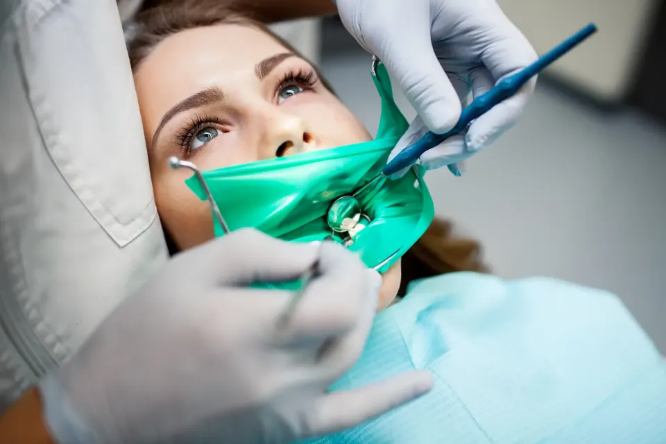 Why Experience Matters When Choosing a Smile Makeover Dentist