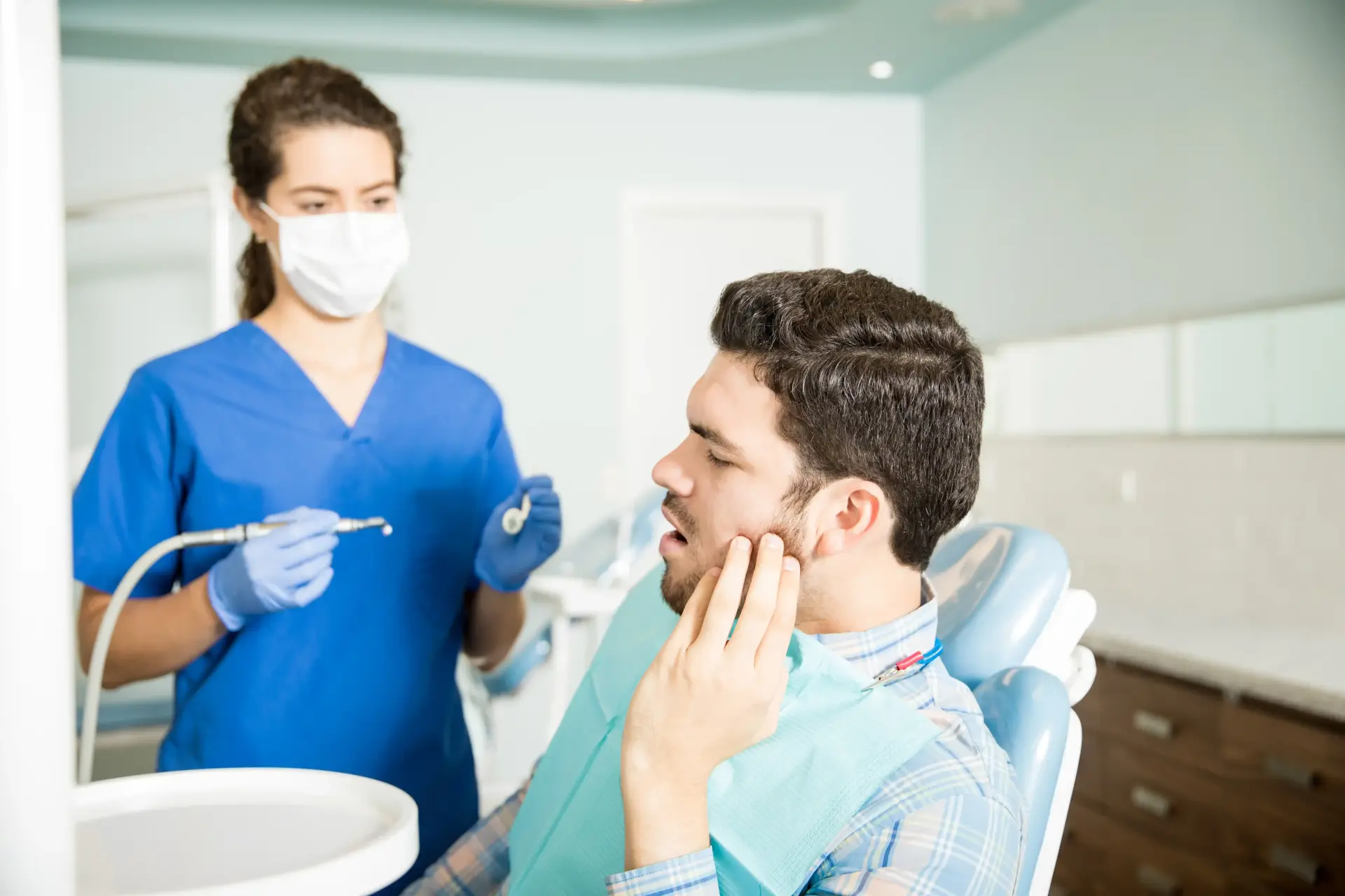 Emergency Dental Care: When to Visit a Lake Mary Dentist Immediately