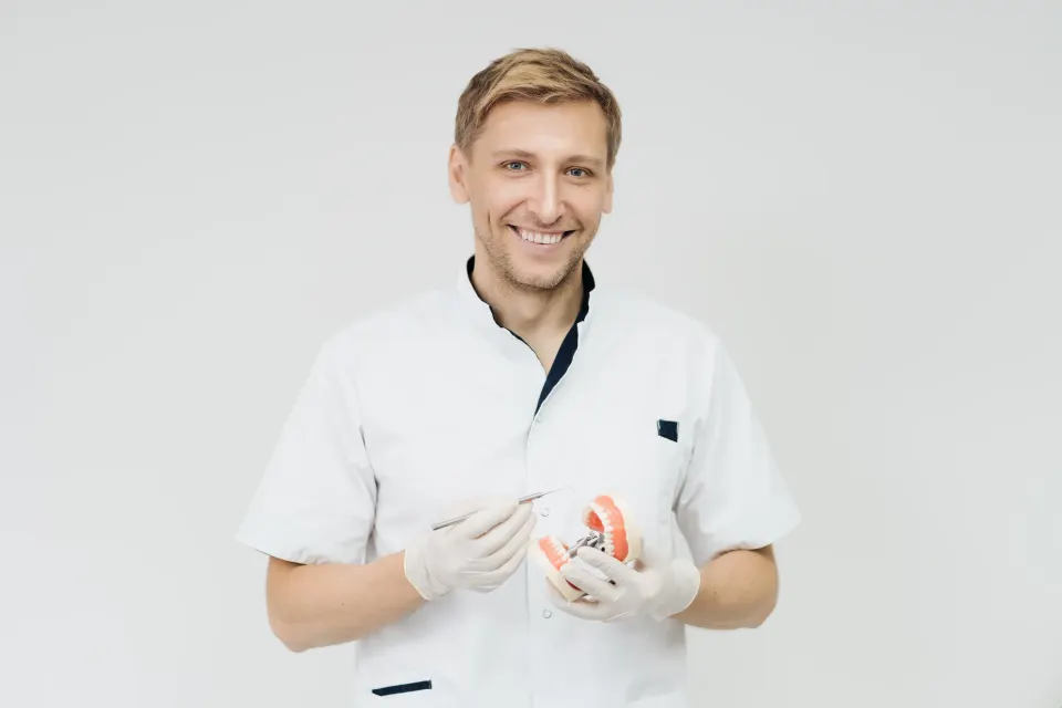 What Defines the Best Aesthetic Dentist for Smile Design and Facial Harmony